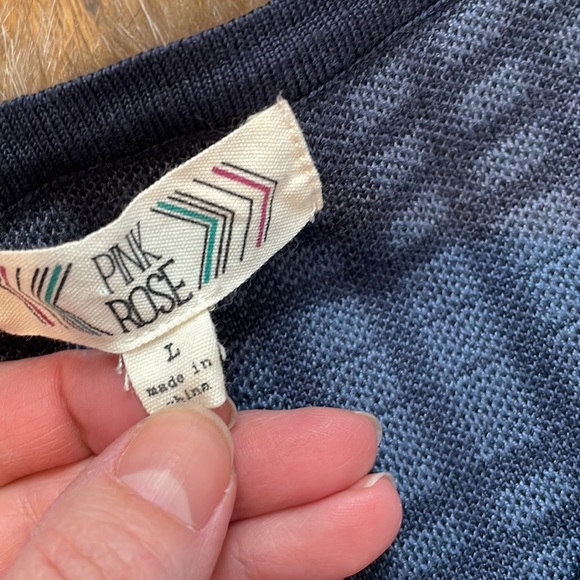 Pink Rose knit dress - Picture 3 of 6